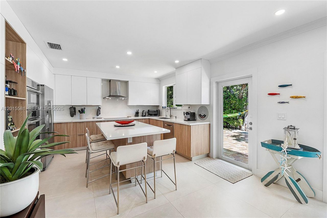 301 Hampton Ln , Key Biscayne, FL 33149 Photo