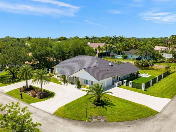 9201 SW 102nd St , Miami, FL 33176