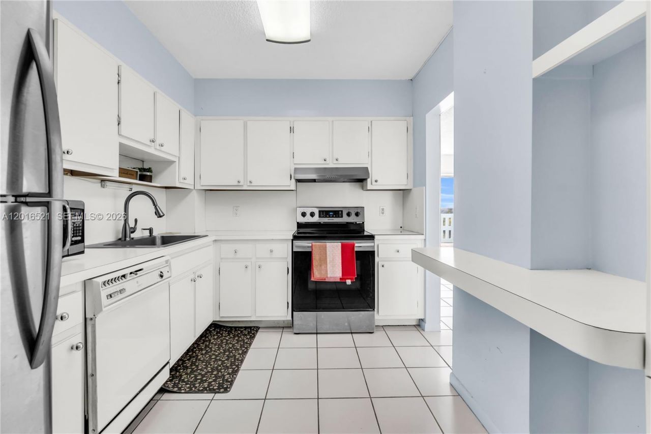 4001 Hillcrest Dr , Unit 812, Hollywood, FL 33021 Photo