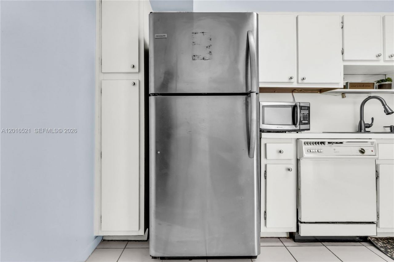4001 Hillcrest Dr , Unit 812, Hollywood, FL 33021 Photo