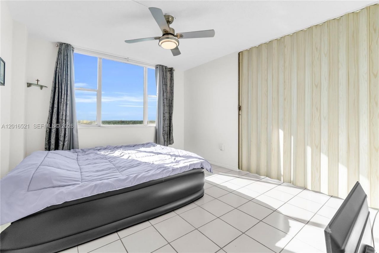 4001 Hillcrest Dr , Unit 812, Hollywood, FL 33021 Photo