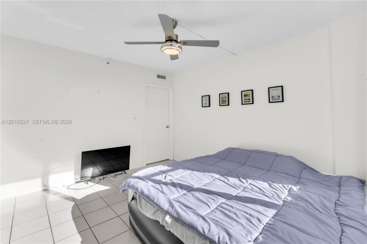 4001 Hillcrest Dr , Unit 812, Hollywood, FL 33021 Photo