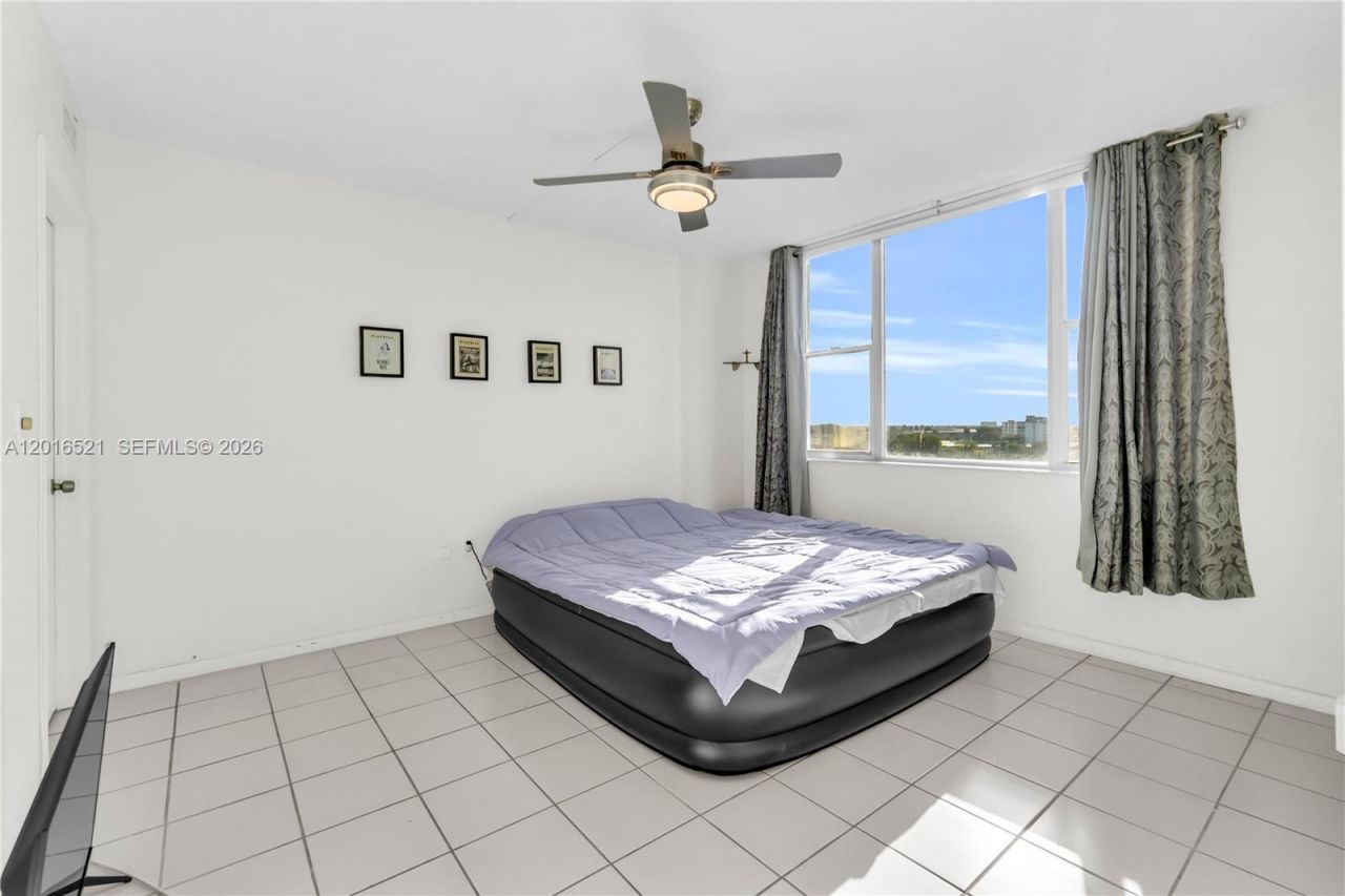 4001 Hillcrest Dr , Unit 812, Hollywood, FL 33021 Photo