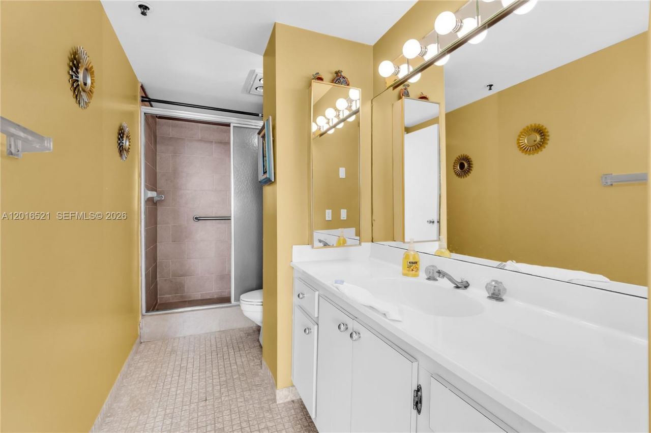 4001 Hillcrest Dr , Unit 812, Hollywood, FL 33021 Photo
