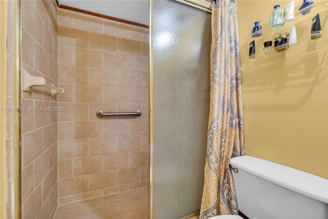 4001 Hillcrest Dr , Unit 812, Hollywood, FL 33021 Photo