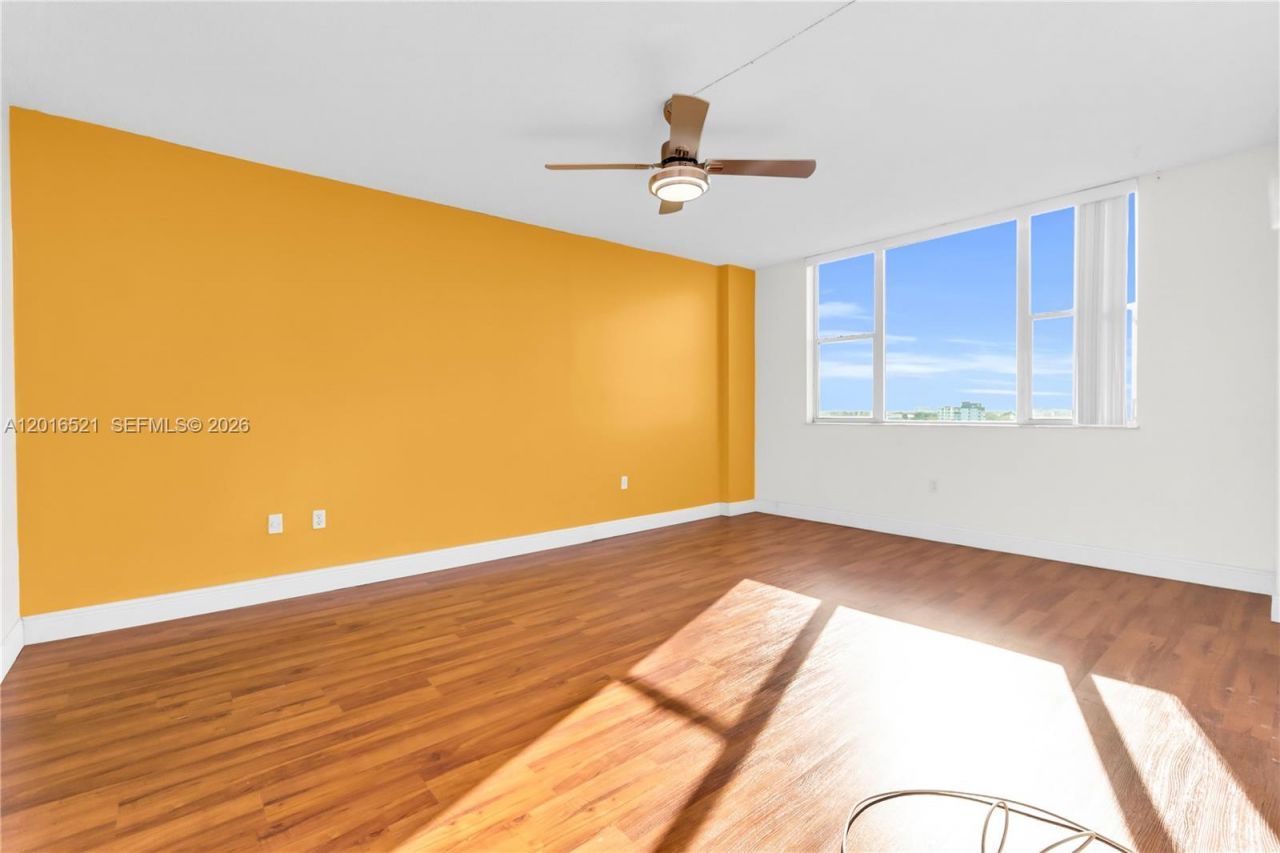 4001 Hillcrest Dr , Unit 812, Hollywood, FL 33021 Photo