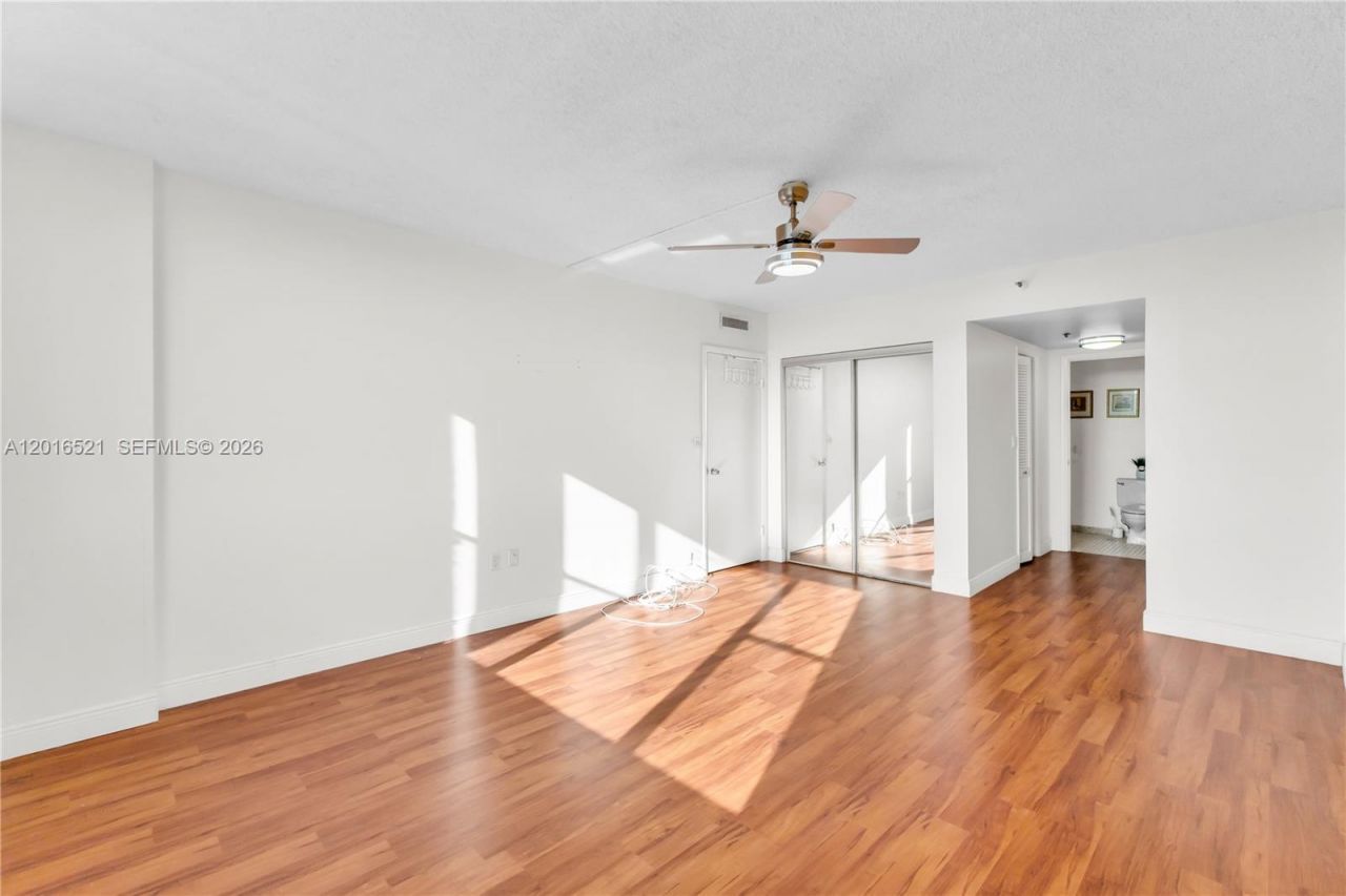 4001 Hillcrest Dr , Unit 812, Hollywood, FL 33021 Photo