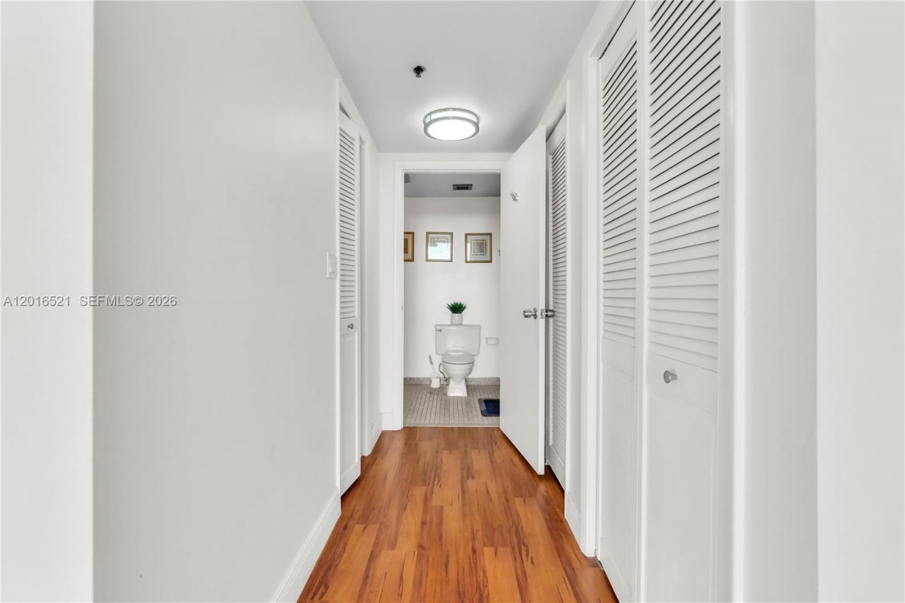 4001 Hillcrest Dr , Unit 812, Hollywood, FL 33021 Photo