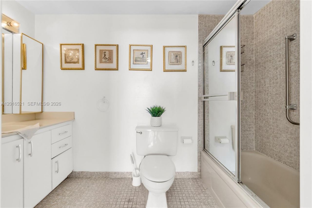 4001 Hillcrest Dr , Unit 812, Hollywood, FL 33021 Photo