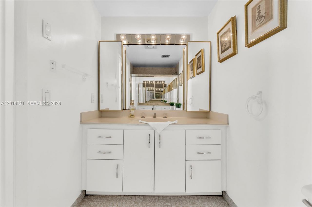 4001 Hillcrest Dr , Unit 812, Hollywood, FL 33021 Photo