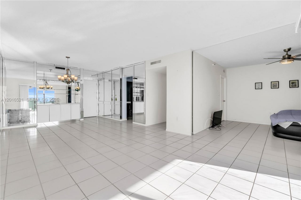 4001 Hillcrest Dr , Unit 812, Hollywood, FL 33021 Photo