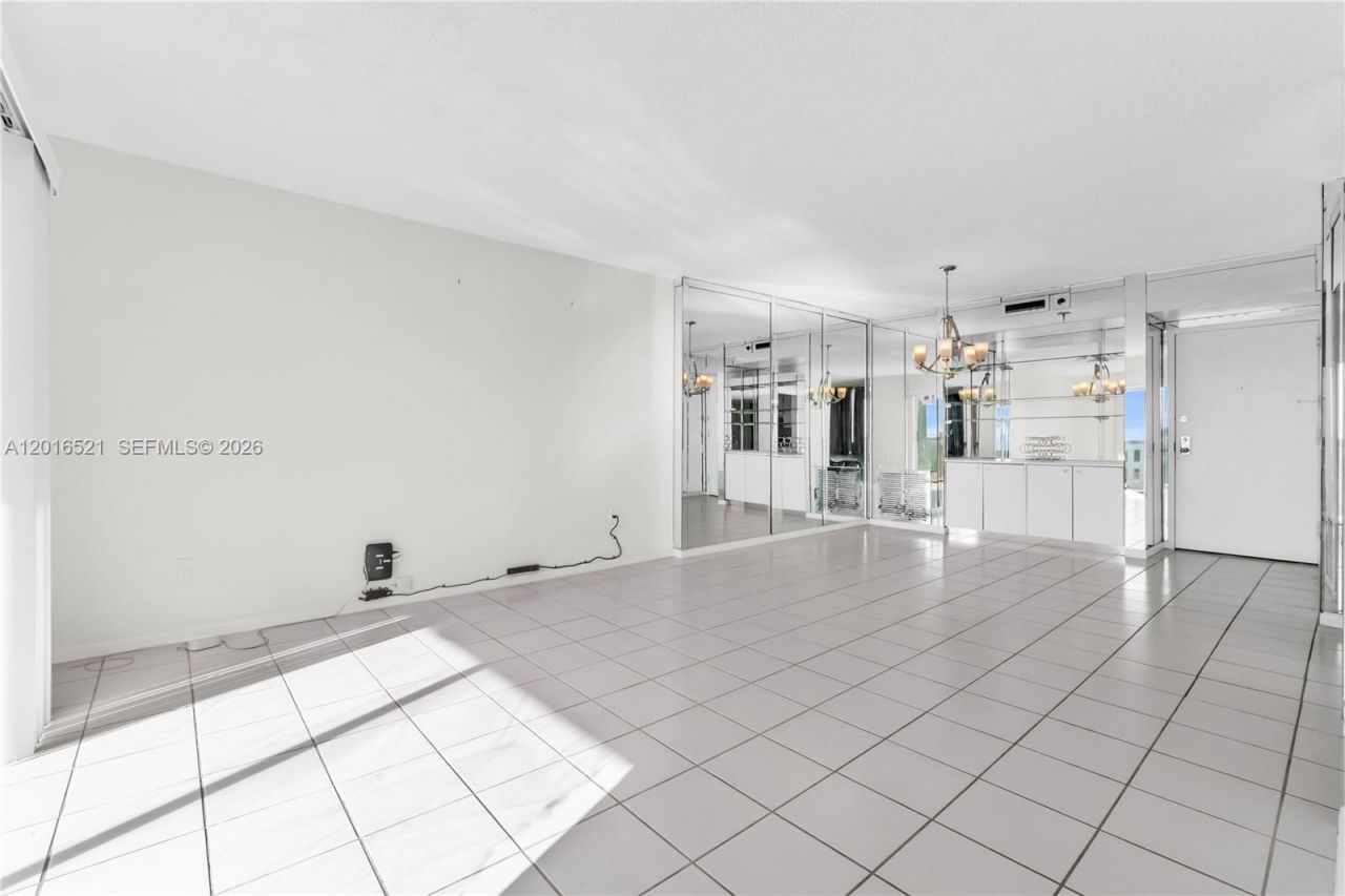 4001 Hillcrest Dr , Unit 812, Hollywood, FL 33021 Photo