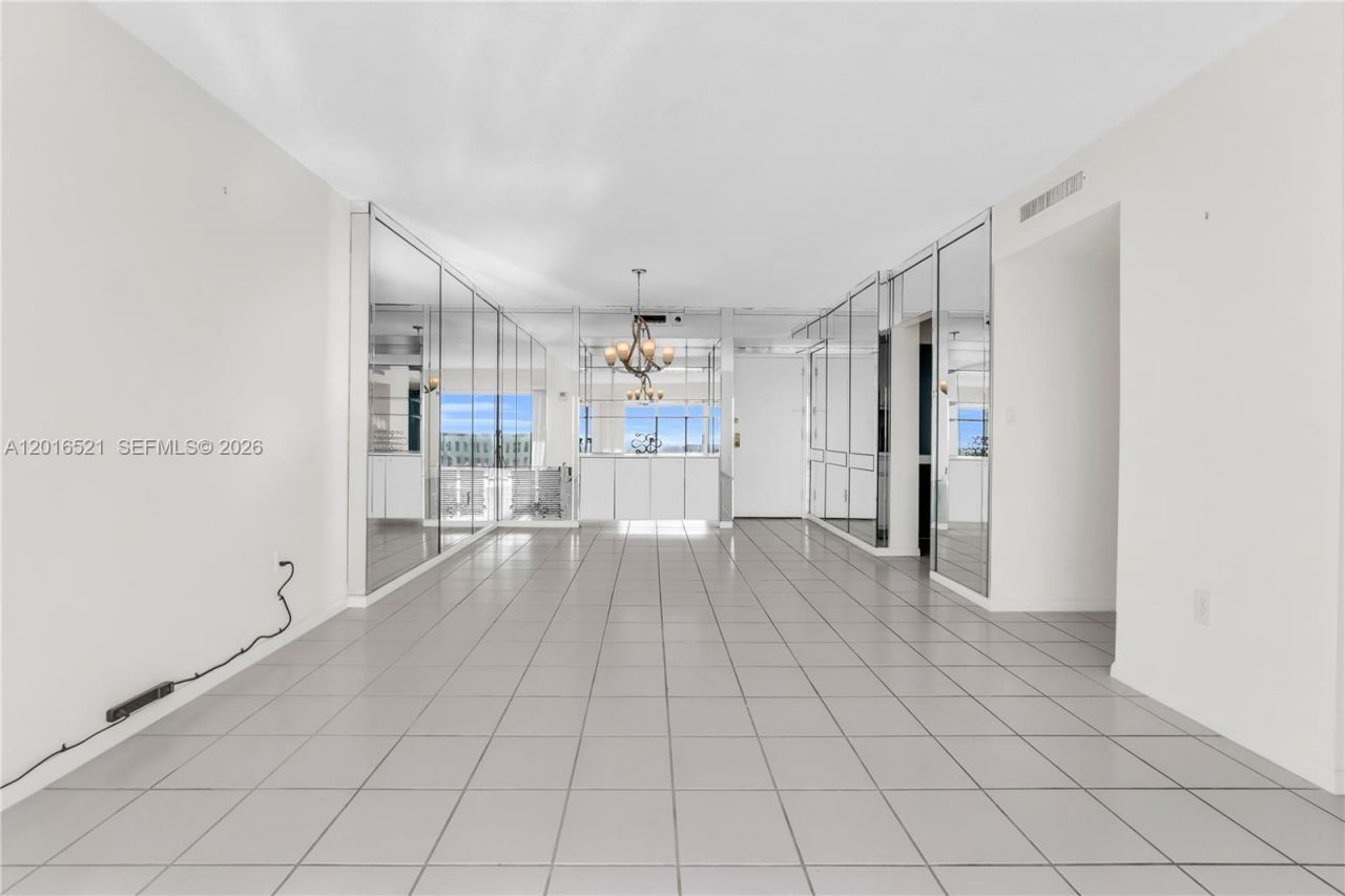 4001 Hillcrest Dr , Unit 812, Hollywood, FL 33021 Photo