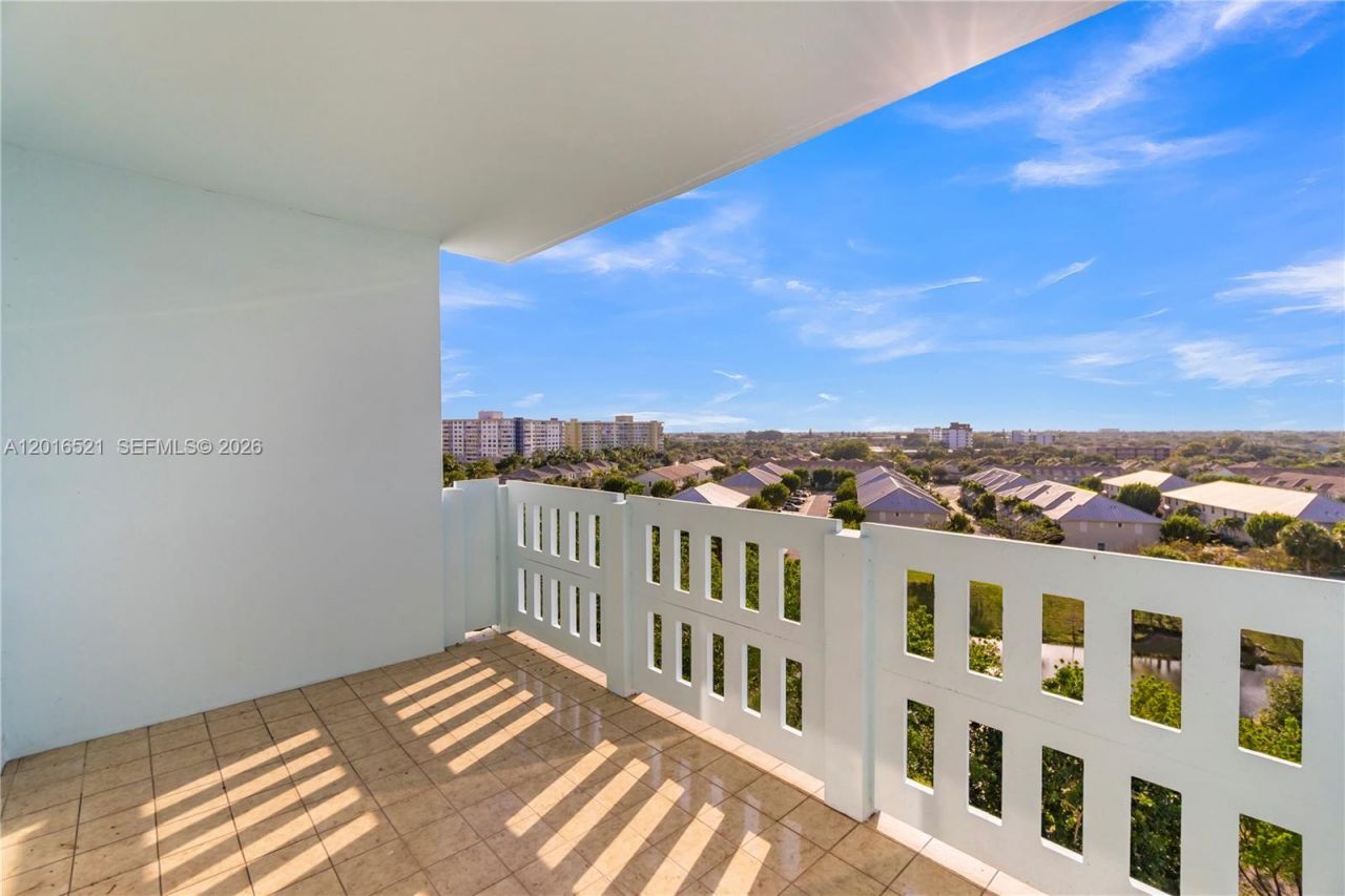 4001 Hillcrest Dr , Unit 812, Hollywood, FL 33021 Photo