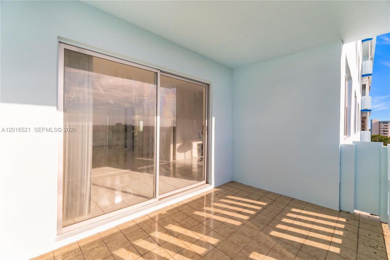 4001 Hillcrest Dr , Unit 812, Hollywood, FL 33021 Photo