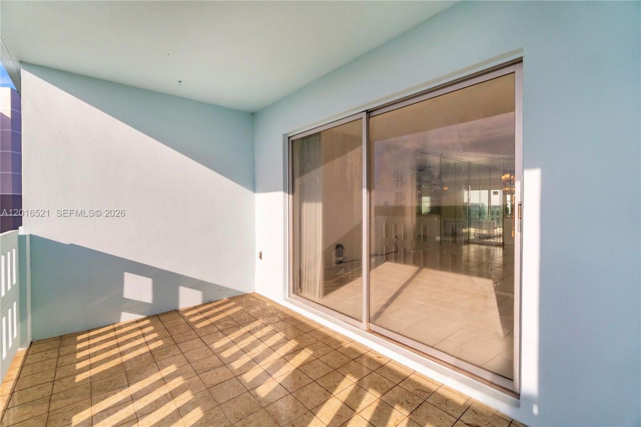 4001 Hillcrest Dr , Unit 812, Hollywood, FL 33021 Photo