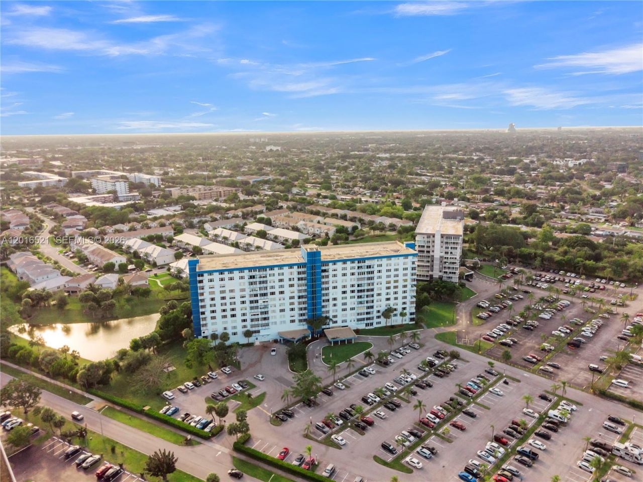 4001 Hillcrest Dr , Unit 812, Hollywood, FL 33021 Photo