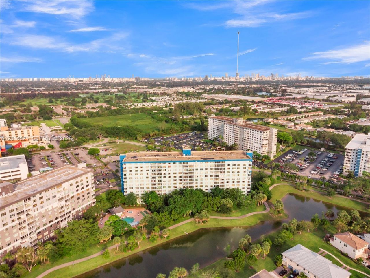 4001 Hillcrest Dr , Unit 812, Hollywood, FL 33021 Photo