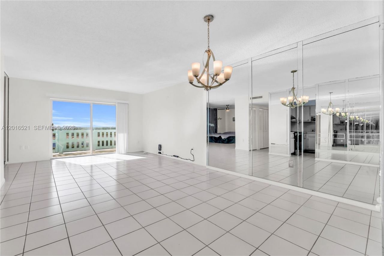 4001 Hillcrest Dr , Unit 812, Hollywood, FL 33021 Photo