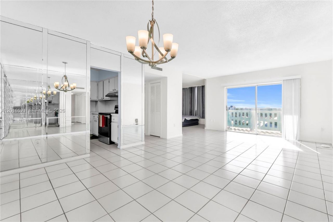 4001 Hillcrest Dr , Unit 812, Hollywood, FL 33021 Photo