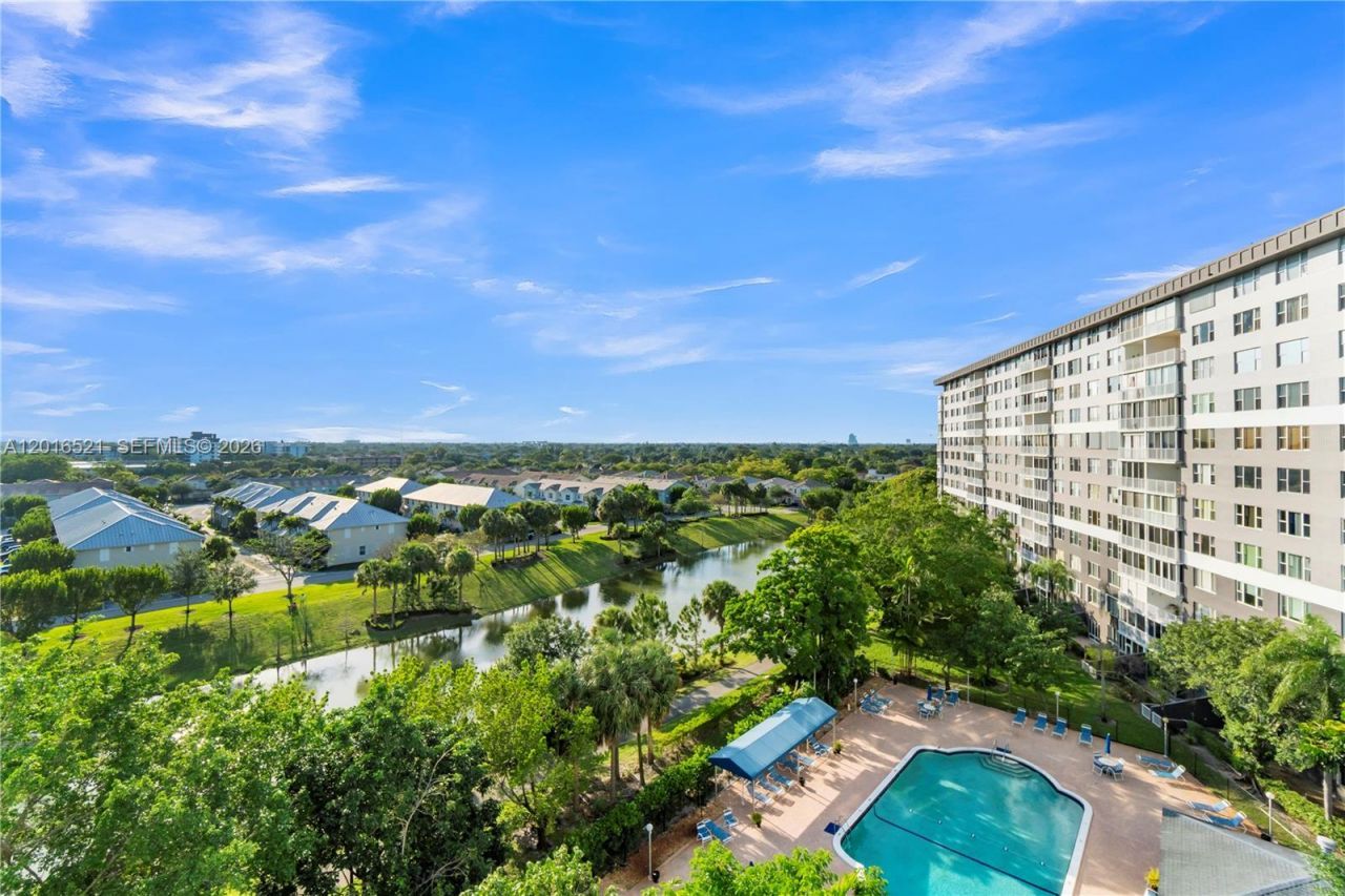 4001 Hillcrest Dr , Unit 812, Hollywood, FL 33021 Photo