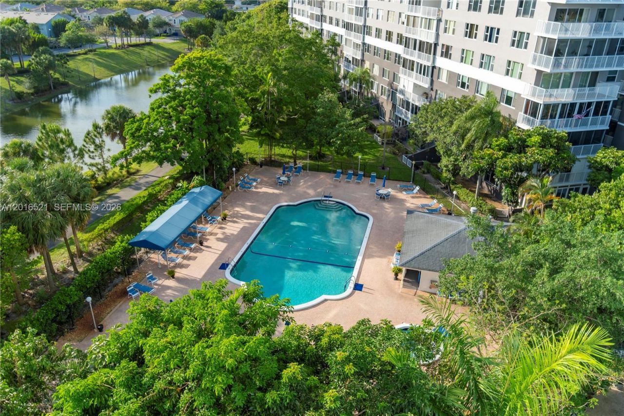 4001 Hillcrest Dr , Unit 812, Hollywood, FL 33021 Photo