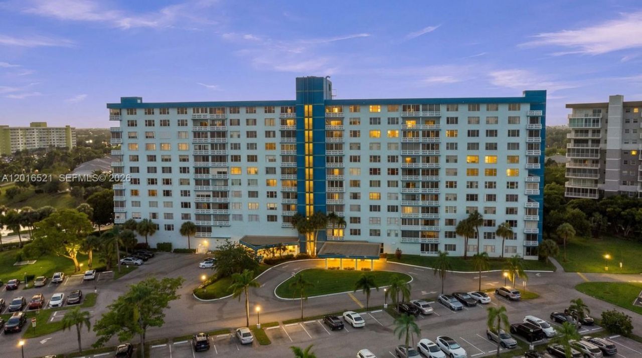 4001 Hillcrest Dr , Unit 812, Hollywood, FL 33021 Photo