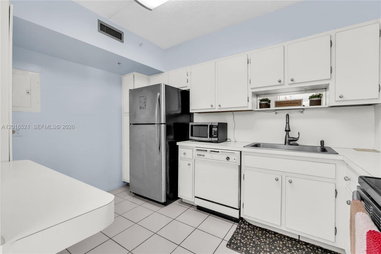 4001 Hillcrest Dr , Unit 812, Hollywood, FL 33021 Photo