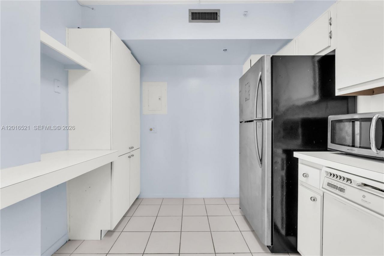 4001 Hillcrest Dr , Unit 812, Hollywood, FL 33021 Photo