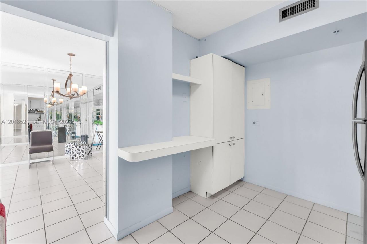 4001 Hillcrest Dr , Unit 812, Hollywood, FL 33021 Photo