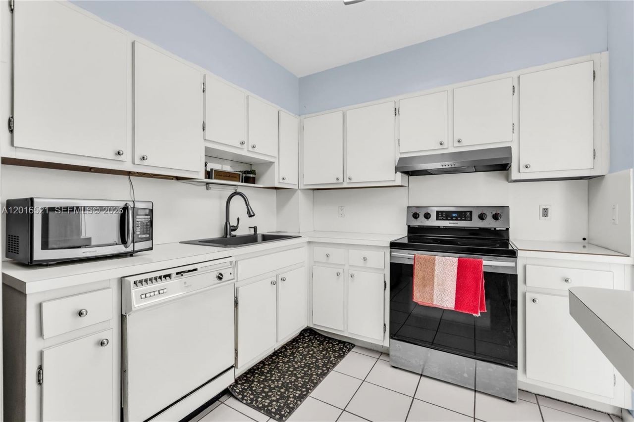 4001 Hillcrest Dr , Unit 812, Hollywood, FL 33021 Photo