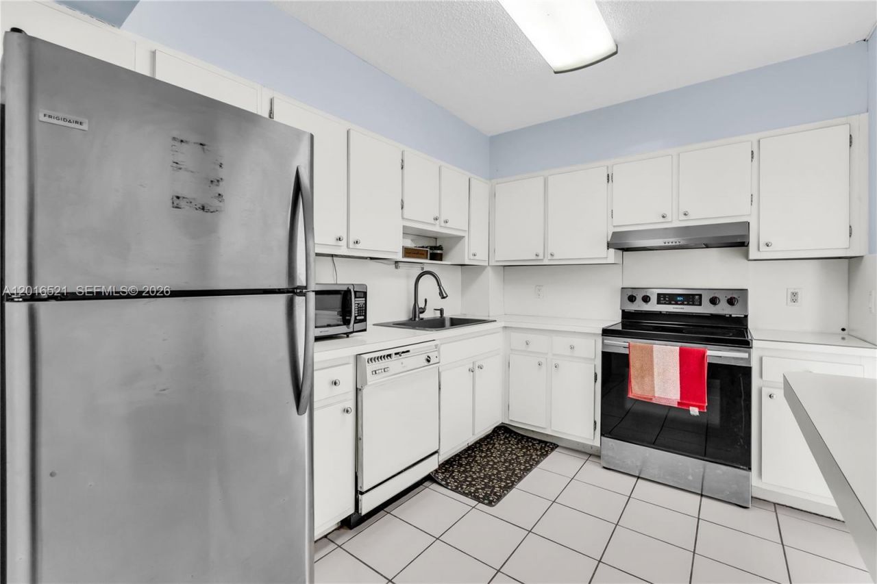 4001 Hillcrest Dr , Unit 812, Hollywood, FL 33021 Photo