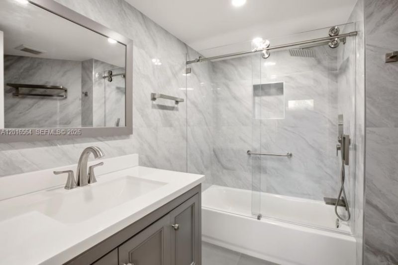 9425 Fontainebleau Blvd, Unit 202, Miami, FL 33172 Photo