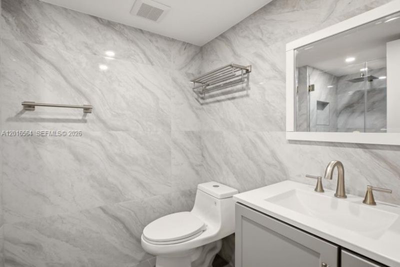 9425 Fontainebleau Blvd, Unit 202, Miami, FL 33172 Photo