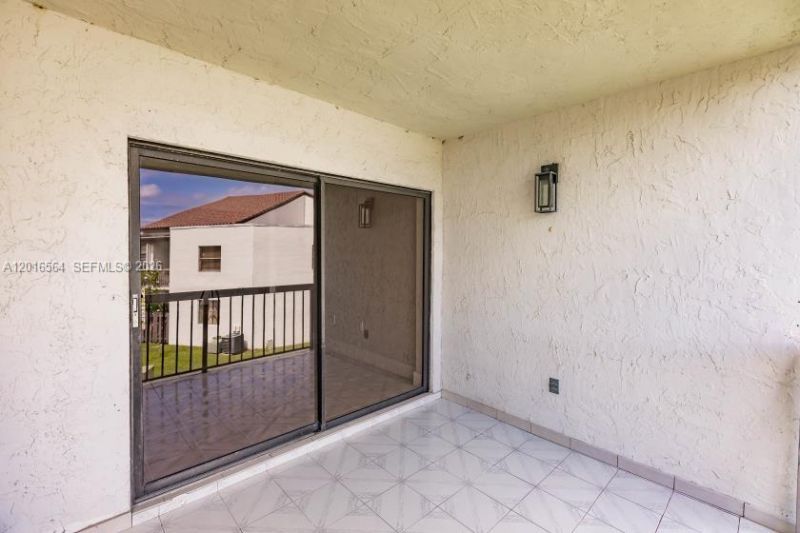 9425 Fontainebleau Blvd, Unit 202, Miami, FL 33172 Photo