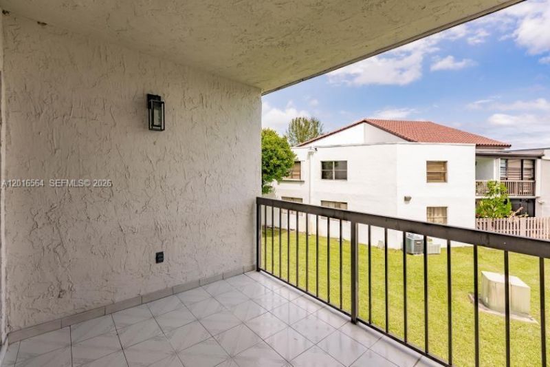 9425 Fontainebleau Blvd, Unit 202, Miami, FL 33172 Photo