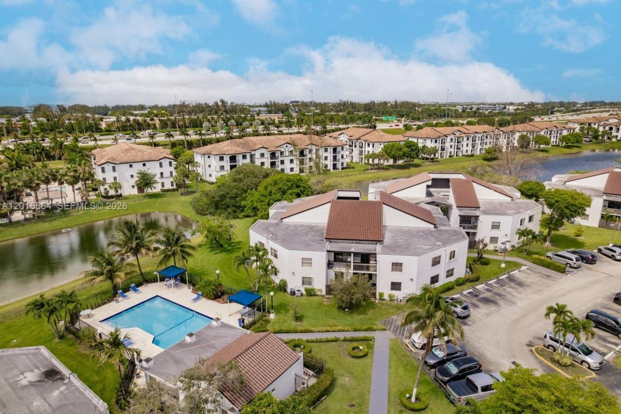 9425 Fontainebleau Blvd, Unit 202, Miami, FL 33172 Photo