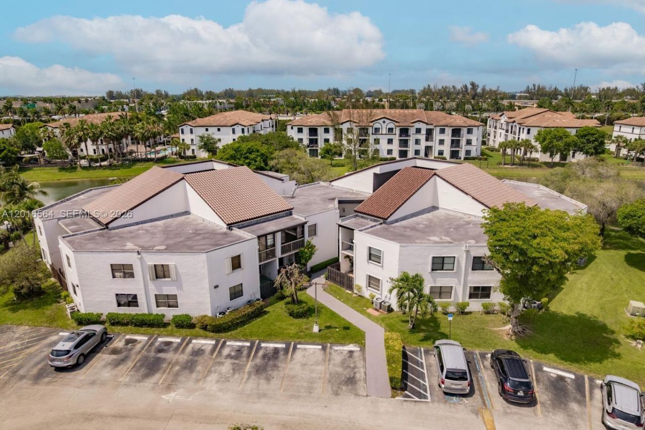 9425 Fontainebleau Blvd, Unit 202, Miami, FL 33172 Photo