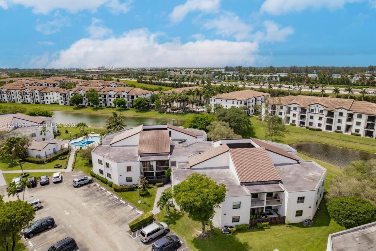 9425 Fontainebleau Blvd, Unit 202, Miami, FL 33172 Photo