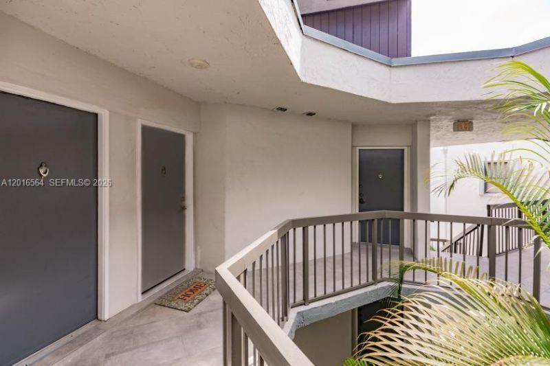 9425 Fontainebleau Blvd, Unit 202, Miami, FL 33172 Photo