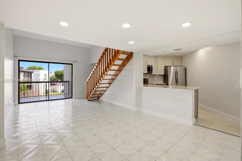 9425 Fontainebleau Blvd, Unit 202, Miami, FL 33172 Photo