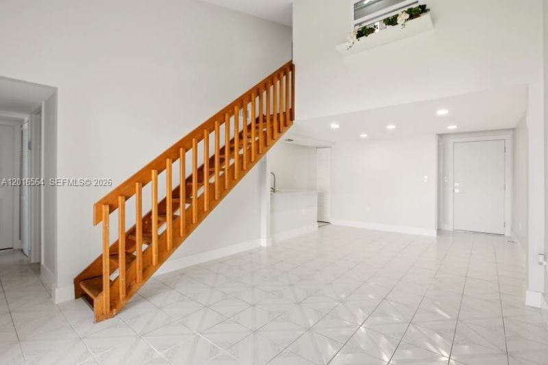 9425 Fontainebleau Blvd, Unit 202, Miami, FL 33172 Photo