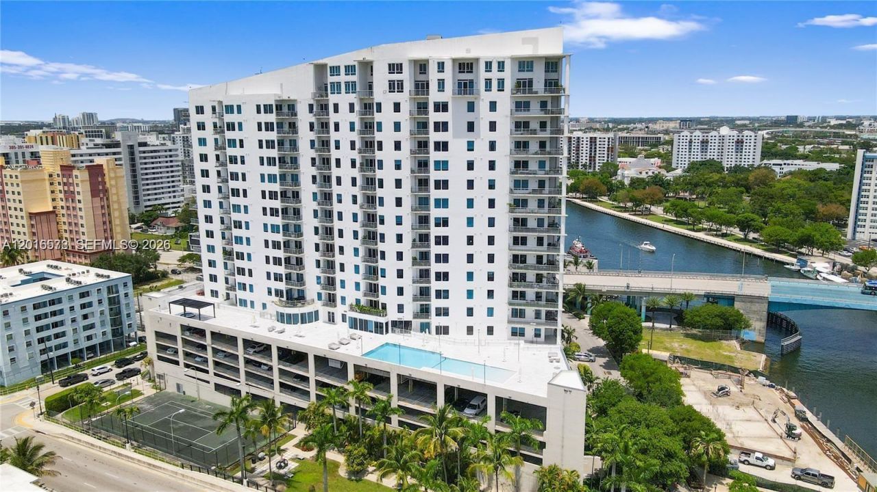 10 SW South River Dr , Unit 1504, Miami, FL 33130 Photo