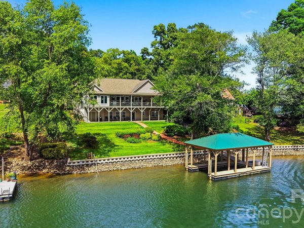 65 King Arthurs Court , Hickory, NC 28601