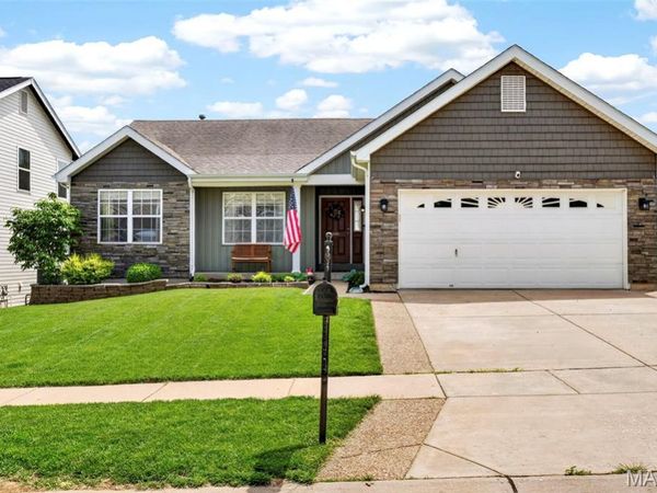 192 Roxbury Drive, O'Fallon, MO 63366