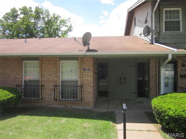 7287 N Hanley Road , Unit B, Hazelwood, MO 63042