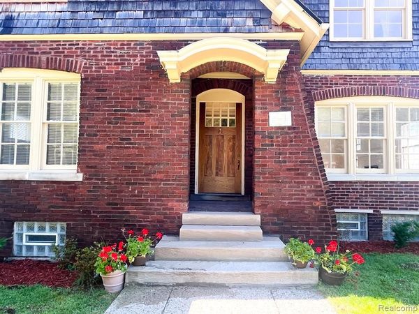488 PARKVIEW Drive, Detroit, MI 48214