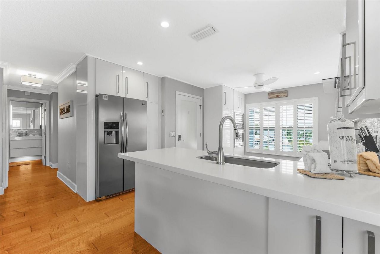 2300 Avenue B, Bradenton Beach, FL 34217 Photo