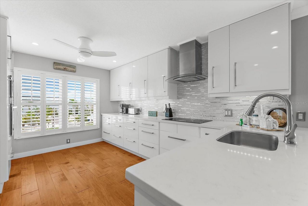 2300 Avenue B, Bradenton Beach, FL 34217 Photo