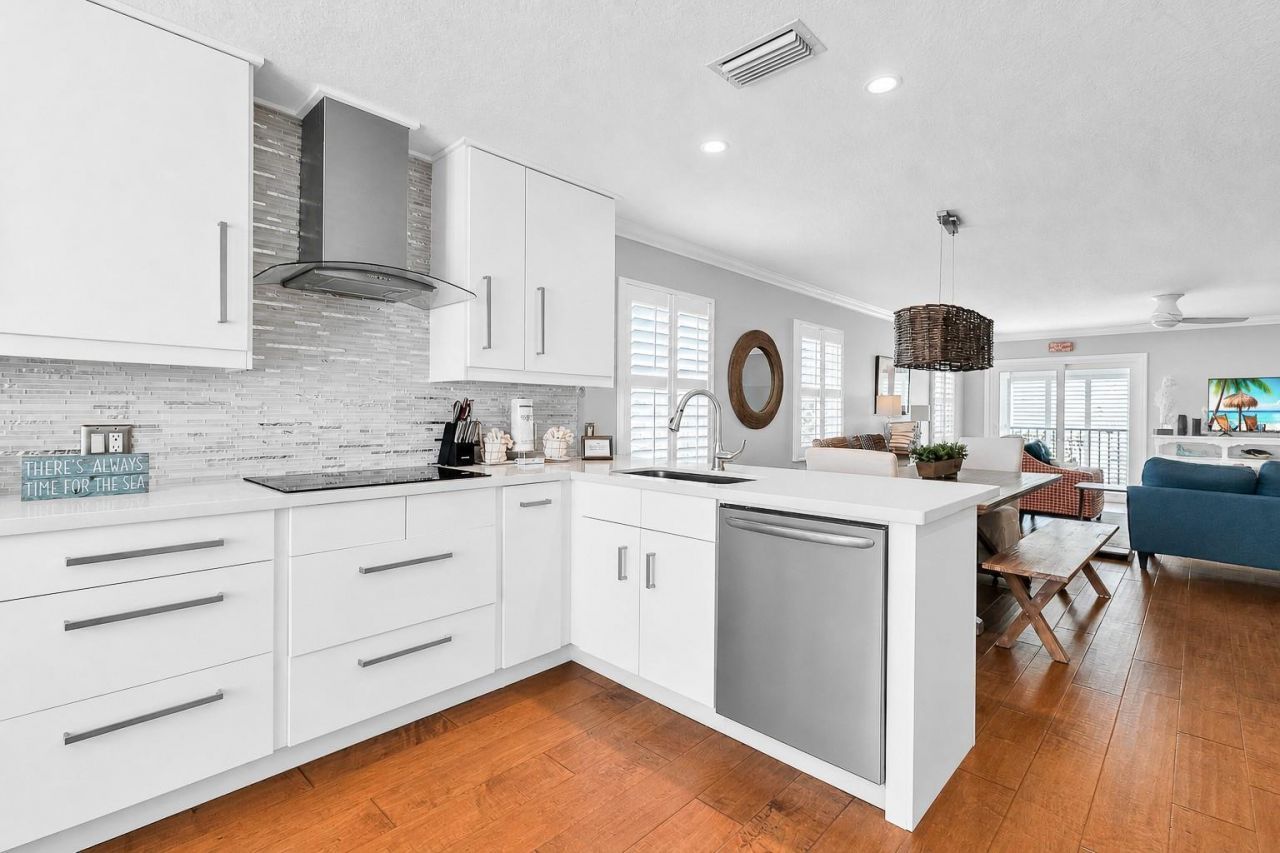 2300 Avenue B, Bradenton Beach, FL 34217 Photo